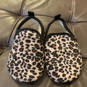 Size 10/11 girls leopard slippers